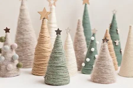 Kerst buiten de lijntjes: alternatieve kerstboom maken met de kids!
